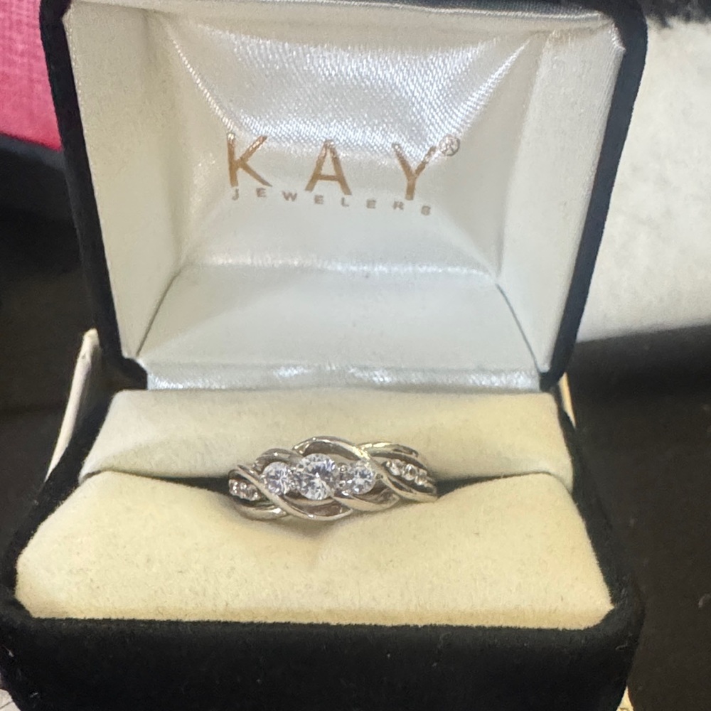 Kay Jewelers Twisted Silver created Diamond Ring new was too big